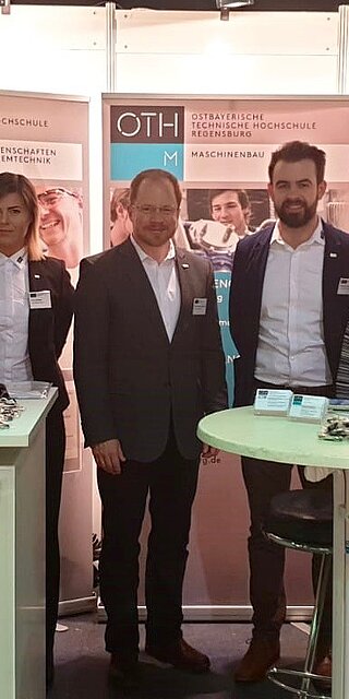 Von links: Gudrun Seebauer (Fakultät Allgemeinwissenschaften und Mikrosystemtechnik), Anna Afanasev, Prof. Dr. Ingo Ehrlich und Matthias Schlamp von der Fakultät Maschinenbau und Kerstin Bremm und Melanie Spranger vom ZWW der OTH Regensburg. Foto: anonym / OTH Regensburg