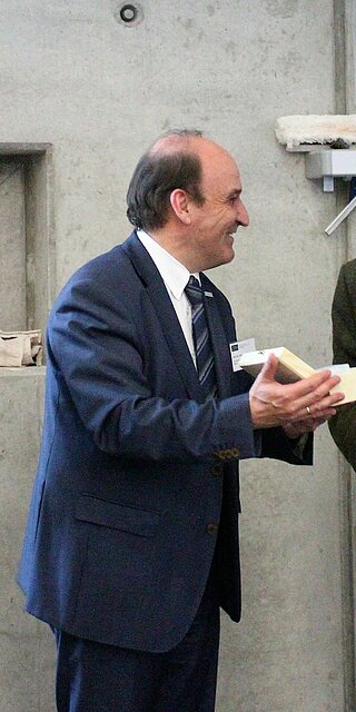 Von links: Prof. Dr. Ingo Ehrlich und Prof. Dr.  Ulrich Briem mit Festredner Prof. em. Dr. Erich Kohnhäuser, Präsident der OTH Regensburg a.D., beim "10. Technik-Kolloquium Maschinenbau" im April 2018 an der OTH Regensburg. Foto: Christina Zenger