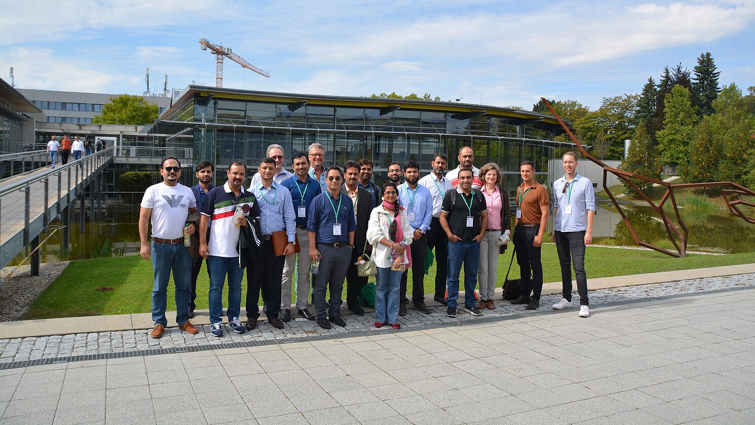 Teilnehmerinnen und Teilnehmer der Delegation aus Pakistan, die im September 2019 die OTH Regensburg besuchten, um sich über Themen rund um die Energieforschung auszutauschen.