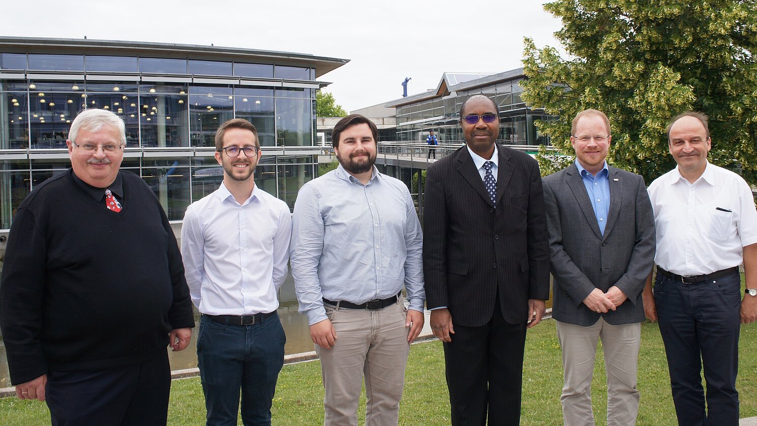 Von links: Dr. Wilhelm Bomke (OTH Regensburg, Akademisches Auslandsamt), Aurélien Vauge (SIGMA Clermont), Marco Siegl, M.Sc. (OTH Regensburg), Prof. Alexis Beakou (SIGMA Clermont), Prof. Dr. Ingo Ehrlich und Prof. Dr.-Ing. Ulrich Briem (OTH Regensburg).