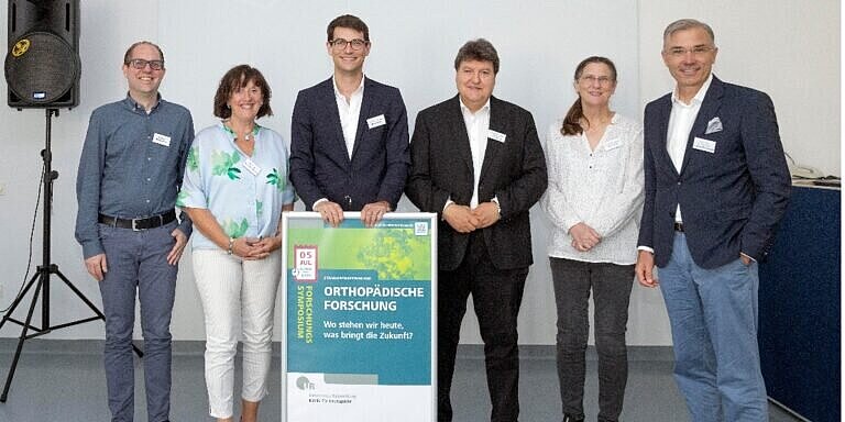 Die Teilnahme namhafter WissenschaftlerInnen am Forschungssymposium 2025 im Asklepios Klinikum Bad Abbach (v.l.): Prof. Dr. Martijn Riool, Prof. Dr. Susanne Grässel, Priv.-Doz. Dr. med. Fabian Westhauser, Prof. Dr.-Ing. Aldo R. Boccaccini, Prof. Dr. Helga Hornberger und Univ.-Prof. Dr. Tobias Renkawitz