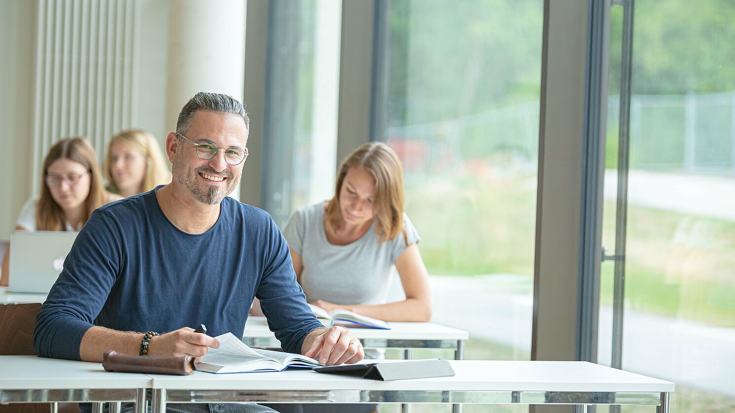 Studieren neben dem Beruf und teils auch ohne Abitur: Acht Bachelor- und Masterstudiengänge bietet die OTH Regensburg derzeit berufsbegleitend an.
