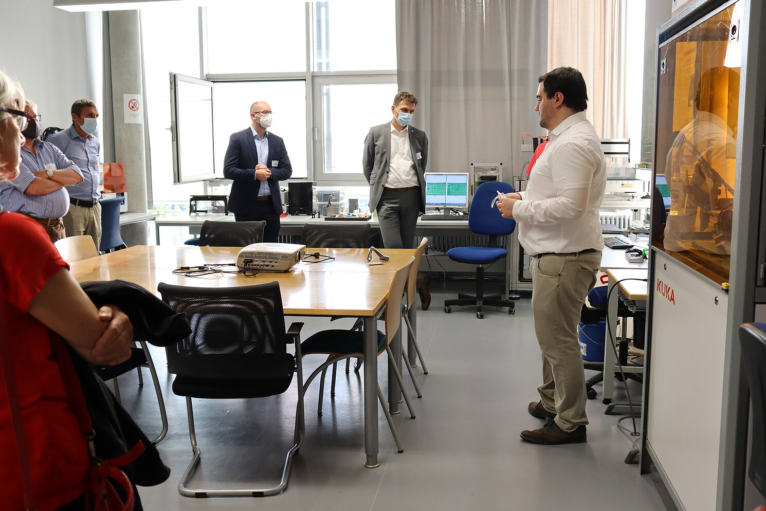 Marco Siegl erklärt die Vorzüge der Kombination additiver Fertigungstechnologie mit Faser-Kunststoff-Verbunden.