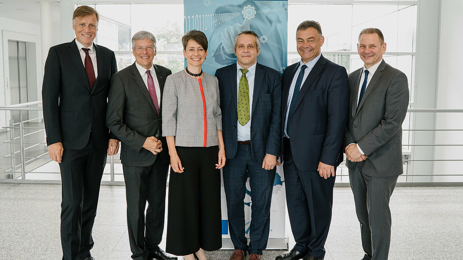 Von links nach rechts: Jochen Hanebeck, Peter Kaiser, Sabine Herlitschka, Michael Wiesmüller, Bert de Colvenaer, und Max Lemke.  