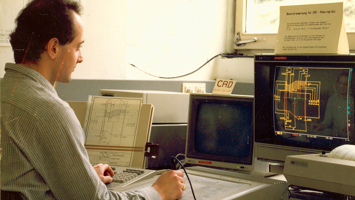 1985: Franz Obermeier am 2D-CAD-System HP-Draft. Foto: Christa Feldhordt