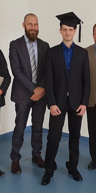 Von links: Univ.-Prof. Dr.-Ing. habil. Michael Brünig (Promotionsausschuss), Prof. Dr.-Ing. Sebastian Dendorfer (Betreuer), Michael Putzer, Prof. Dr. Ingo Ehrlich (Erstgutachter, Betreuer), Univ.-Prof. Dr.-Ing. habil. Norbert Gebekken (Zweitgutachter).