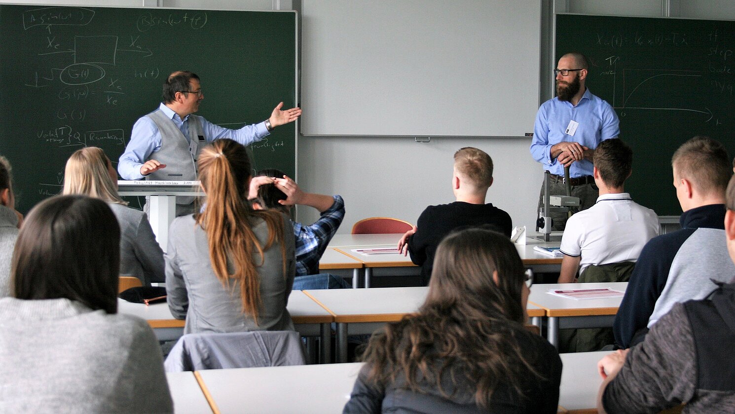 Von links: Prof. Dr. Wolfgang Bock und Prof. Dr. Sebastian Dendorfer beim Orientierungstag Maschinenbau am 5. April 2019.