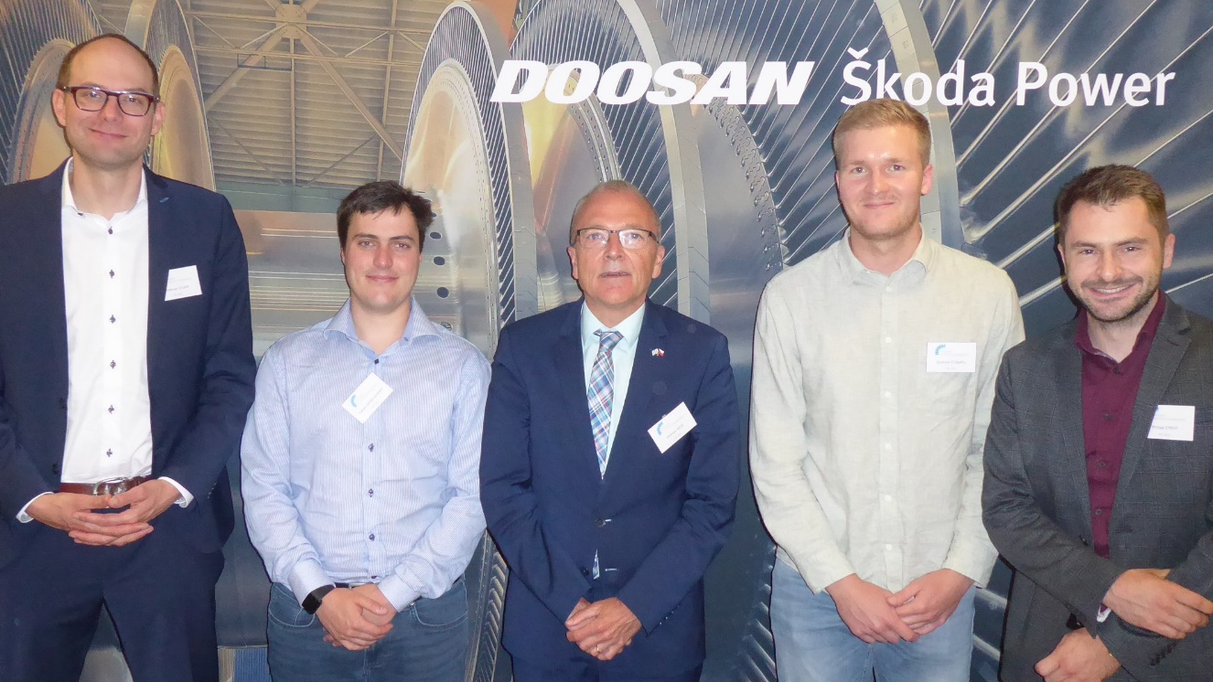 Prof. Dr.-Ing Andreas Lesser, Fabian Janischowski, M.Eng. (beide OTH Regensburg), Prof. Dr.-Ing. Andreas P. Weiß, Dominik Stümpfl, M.Eng., Philipp Streit, M.Eng., (alle KoKWK/OTH Amberg-Weiden) auf der Power System Engineering Konferenz in Pilsen. 