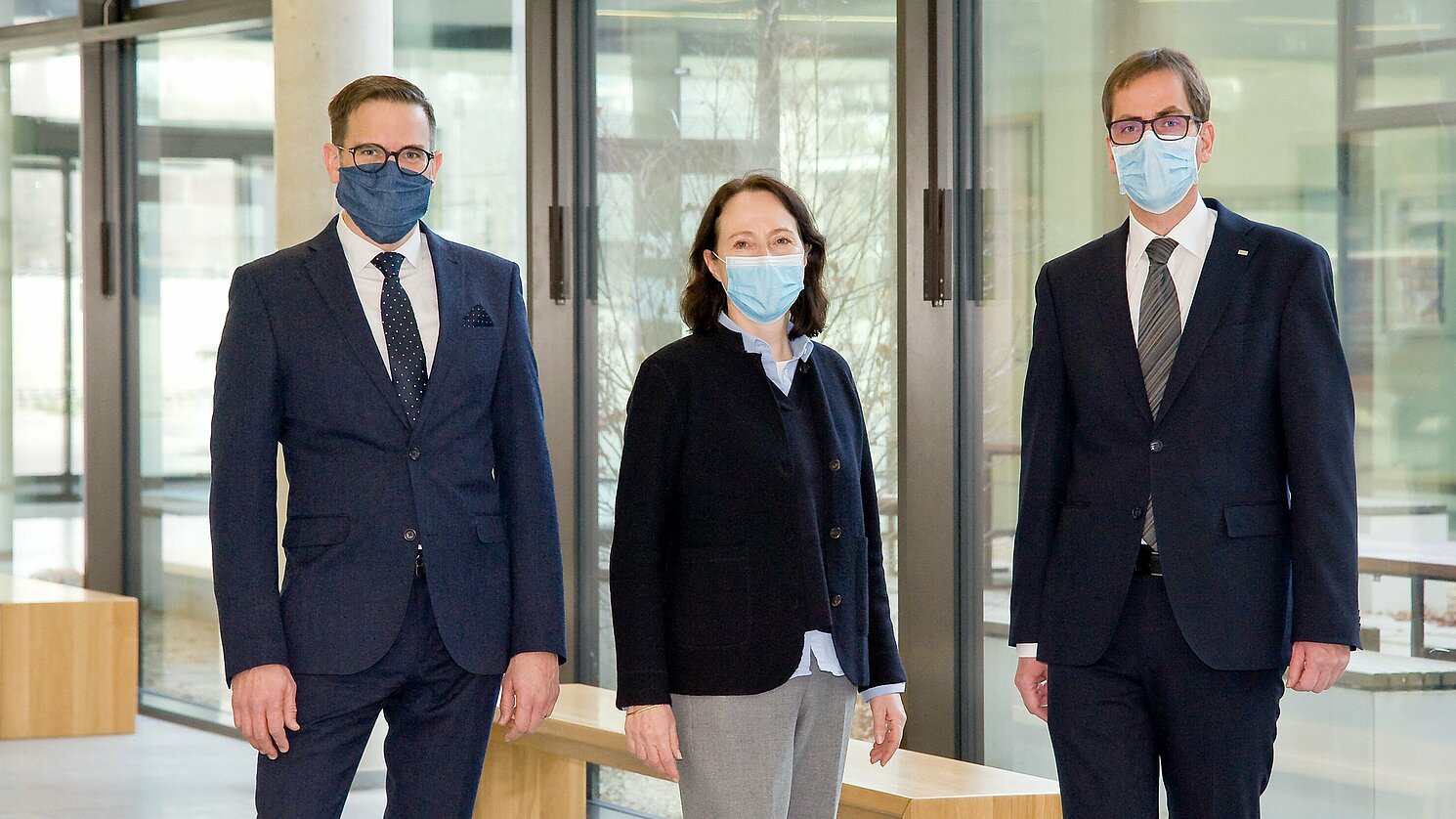 Für die nächsten drei Jahre im Vizepräsidentenamt sind (v.l.) Prof. Dr. Oliver Steffens, Prof. Dr. Klaudia Winkler und Prof. Dr. Ralph Schneider.