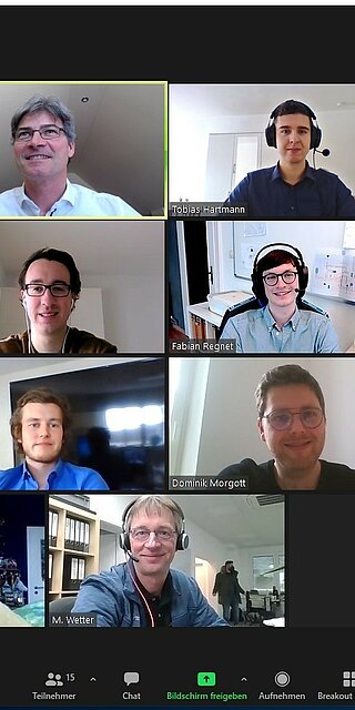 Siegerfoto mit den Mitgliedern aller prämierten studentischen Teams und Prof. Dr. Hierl und Prof. Dr. Schaeffer (OTH Regensburg) sowie Oliver Brandmayer und Michael Wetter (Evosys Laser GmbH).