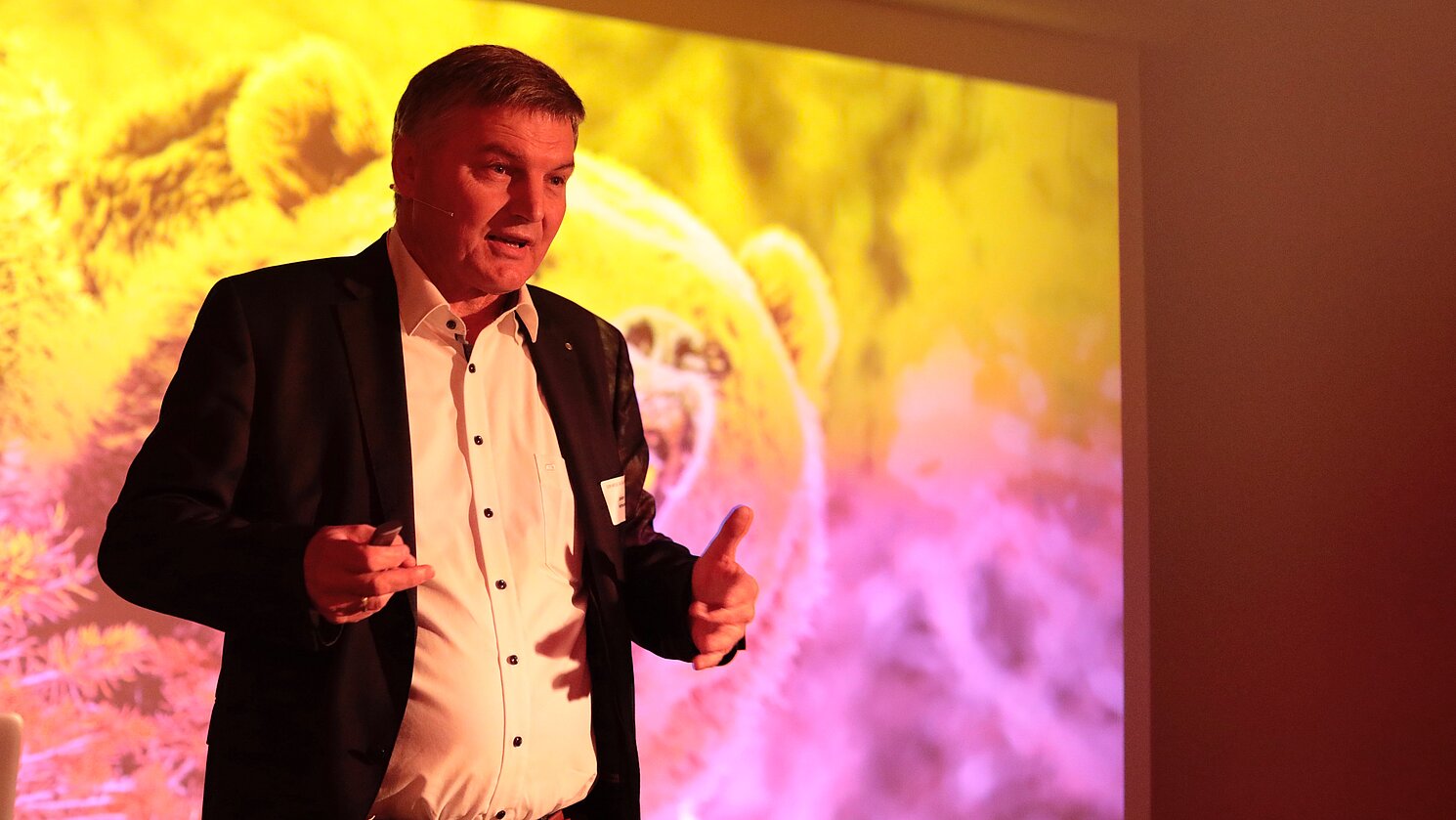 Digitalisierungsexperte Johann Hofmann ging in seinem Vortrag auf die zukünftigen Auswirkungen der Industrie 4.0 und die dadurch entstehenden Chancen für die Menschheit ein.