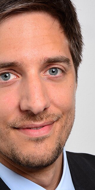 Mit seiner im Januar 2020 erfolgreich abgeschlossenen Doktorarbeit promovierte Dr. Simon Gross im Bereich Computermodelle des menschlichen Körpers. Die Forschungsarbeit wurde im Labor für Biomechanik an der Fakultät Maschinenbau der OTH Regensburg durchgeführt.