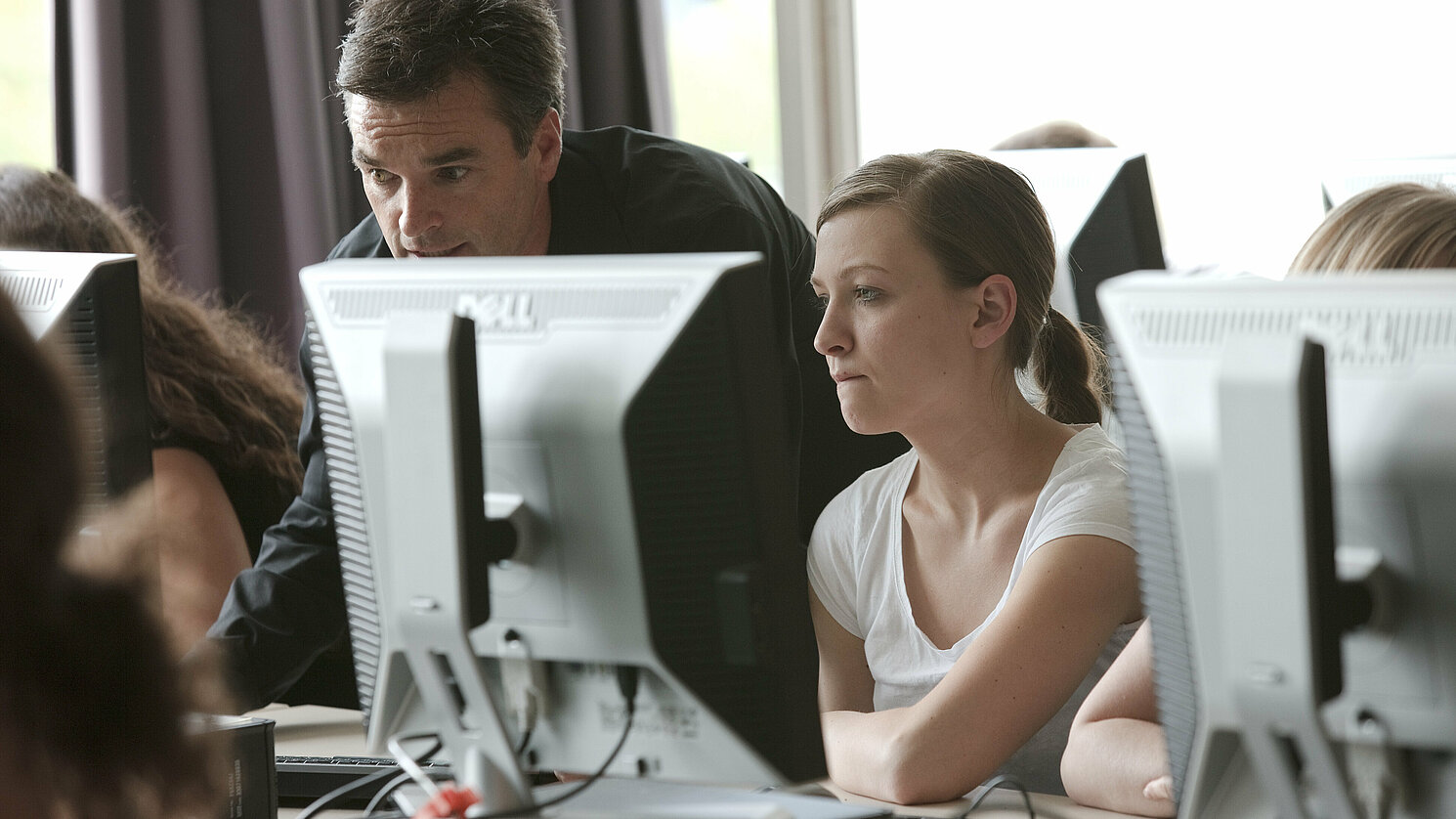 Masterstudierende bewerten die Fächer Bauingenieurwesen, Elektro- und Informationstechnik sowie Maschinenbau der OTH Regensburg als sehr gut.