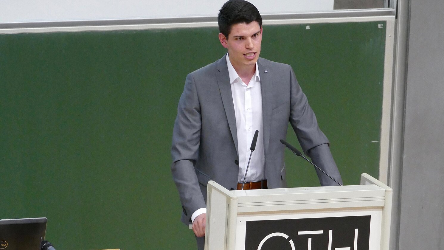 Festredner der Absolventenfeier der Fakultät Maschinenbau am 27. April 2019 war Marius Grad, B.Sc. Fotos: Daniela Stang