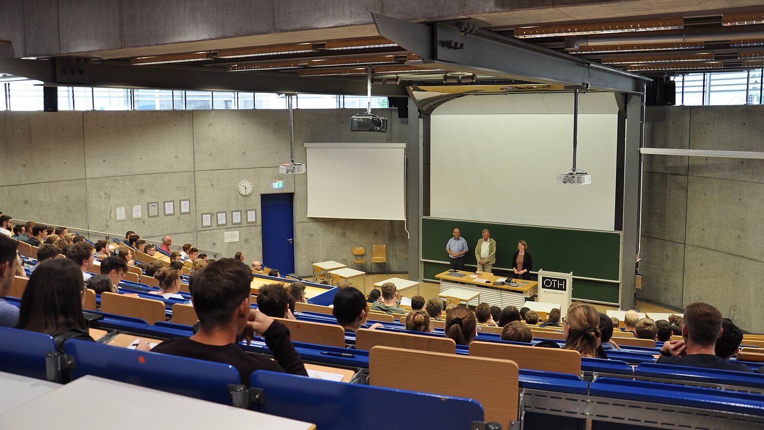 Vorbereitung für das Studium: Im Mathematik-Vorbereitungskurs an der OTH Regensburg können angehende Studierende vor Semesterbeginn ihre Kenntnisse im Bereich Mathematik auffrischen. 