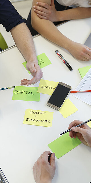 Die OTH Regensburg macht mit ihrer neuen Regensburg School of Digital Sciences ihre Studierenden für die Digitalisierung fit. Es wird dazu neue Digitalisierungsprofessuren geben.