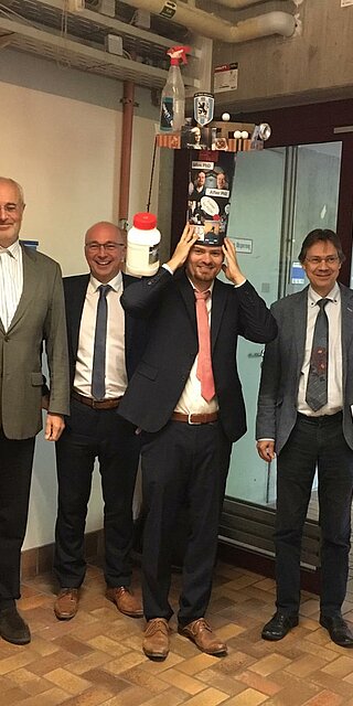 Von links: Prof. Dr. Werner Kunz, Prof. Dr. Hans-Peter Rabl, Peter Braun, Prof. Dr. Frank-Michael Matysik und Prof. Dr. Alkwin Slenczka.