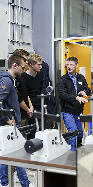 Die Studierenden der OTH Regensburg profitieren von hoher Lehrqualität, modernen Laboren, engagierten Lehrenden und einer intensiven Forschungsorientierung. Foto: OTH Regensburg/Florian Hammerich