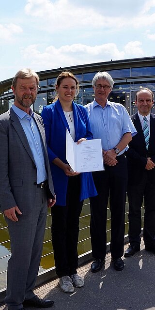 Gratulation zur Promotion: (von links) Prof. Dr. Wolfgang Baier, Dr. Ulrike Plach (ehemals Stumvoll), Prof. Dr. Thorsten Claus (Direktor IHI Zittau) und Prof. Dr. Ulrich Briem.