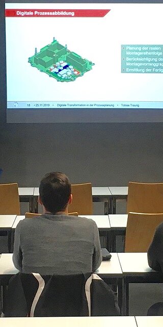 In einem Gastvortrag an der OTH Regensburg erläuterte Tobias Traurig die Herausforderungen der digitalen Transformation in der Prozessplanung bei einem EMS-Dienstleister. 