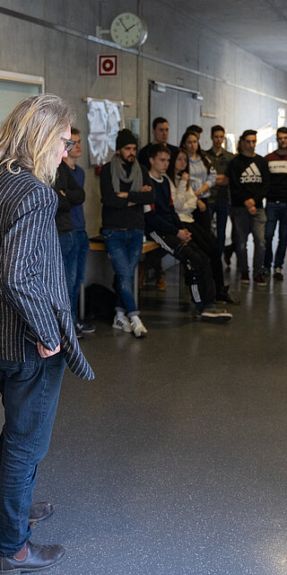 Am 9. Januar 2020 präsentierten Maschinenbau-Studierende ihre im Modul Messtechnik erarbeiteten Projekte Prof. Dr. Hermann Ketterl und weiteren Interessenten. 