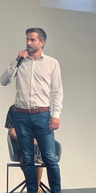 Das Team "Digitale Drillinge" beim Pitch auf der H2Giga-Statuskonferenz in Frankfurt am Main Foto: Stefan Galka