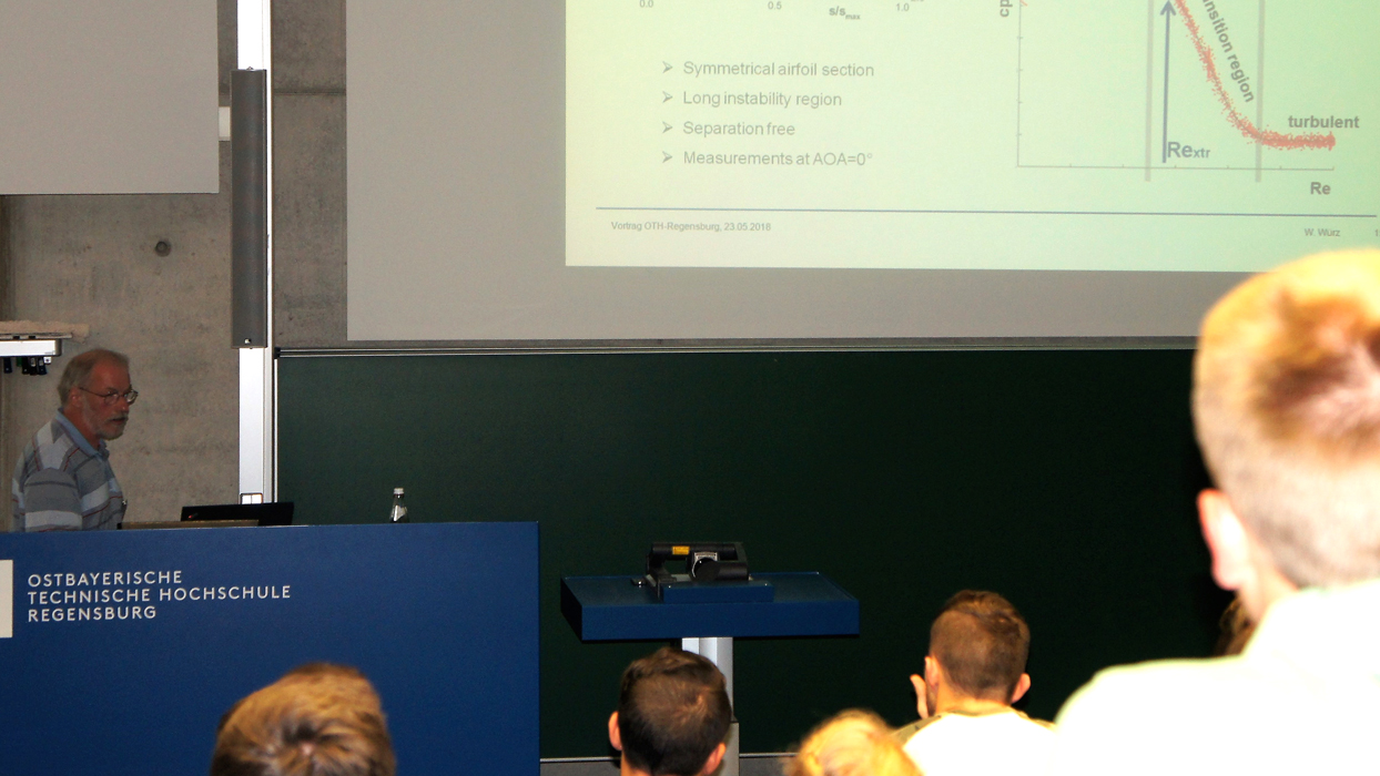Dr. Werner Würz, Leiter Laminarwindkanal von der Universität Stuttgart, bei seinem Vortrag an der OTH Regensburg. Fotos: Daniela Siebert