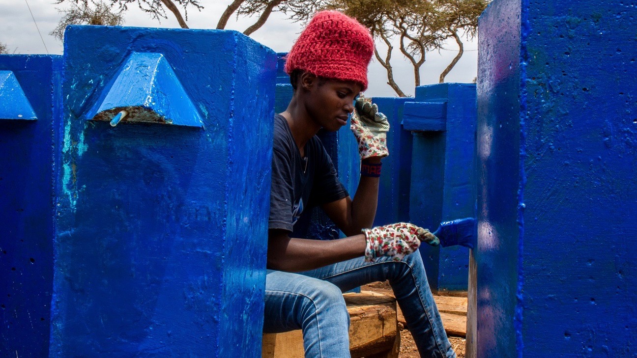 Das Streichen der Filter ist eine der Aufgaben im Produktionsprozess.