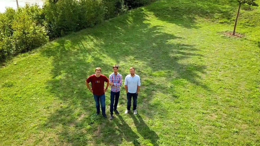 Von links: Das Gründerteam sind Thomas Schmid, Benjamin Großmann und Roman Weiß von der OTH Regensburg.